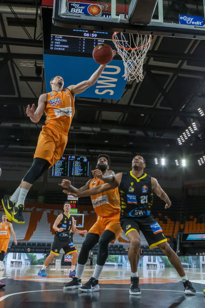 哈登通过一 哈登通过一