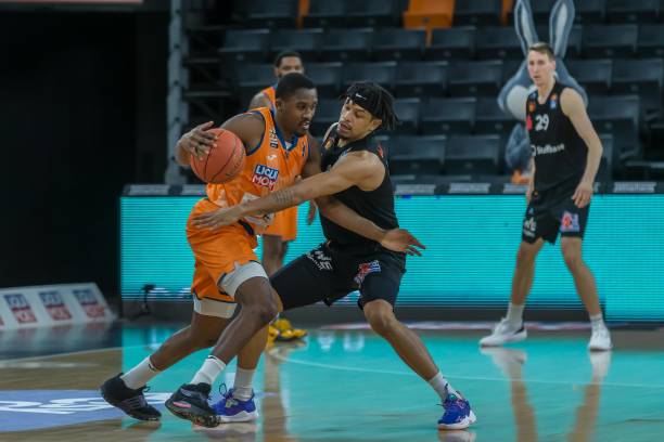 队对年轻一 队对年轻一