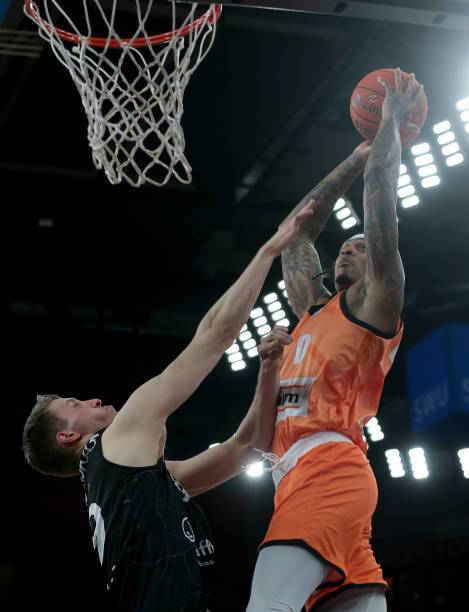 曼昱敲响了 曼昱敲响了